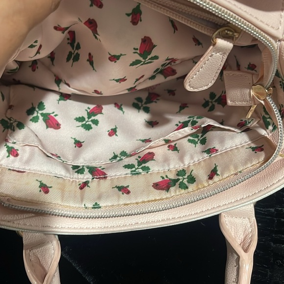 BETSEY JOHNSON White Crossbody/Handbag with Pink Gradient Ruffles - Picture 5 of 16